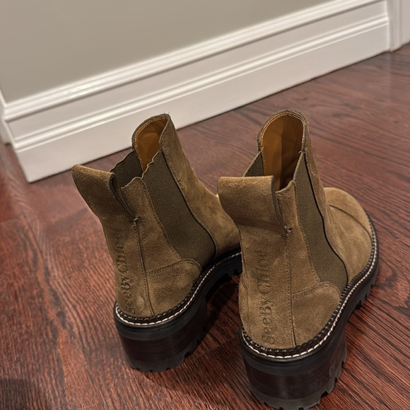 Worn a few times great condition 
Olive color - Picture 4 of 6